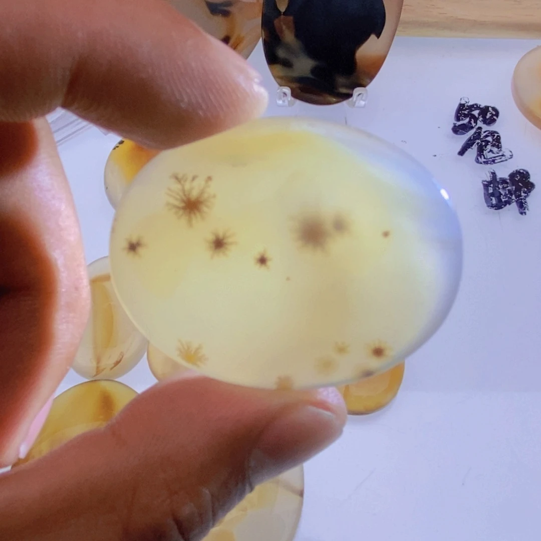 玛瑙/玉髓颈饰未镶嵌丫**?