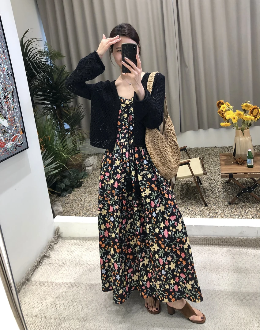 法式甜美气质碎花吊带茶歇连衣裙+2025爆款复古镂空针织开衫套装