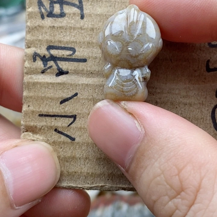 硅化珊瑚（珊瑚玉）未镶嵌颈饰竹*