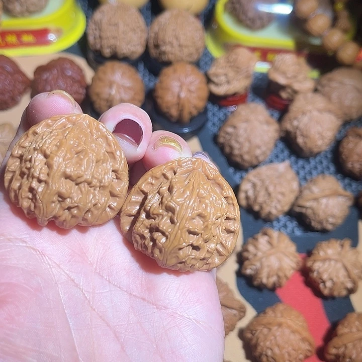 西***）白狮子三角白打好底的