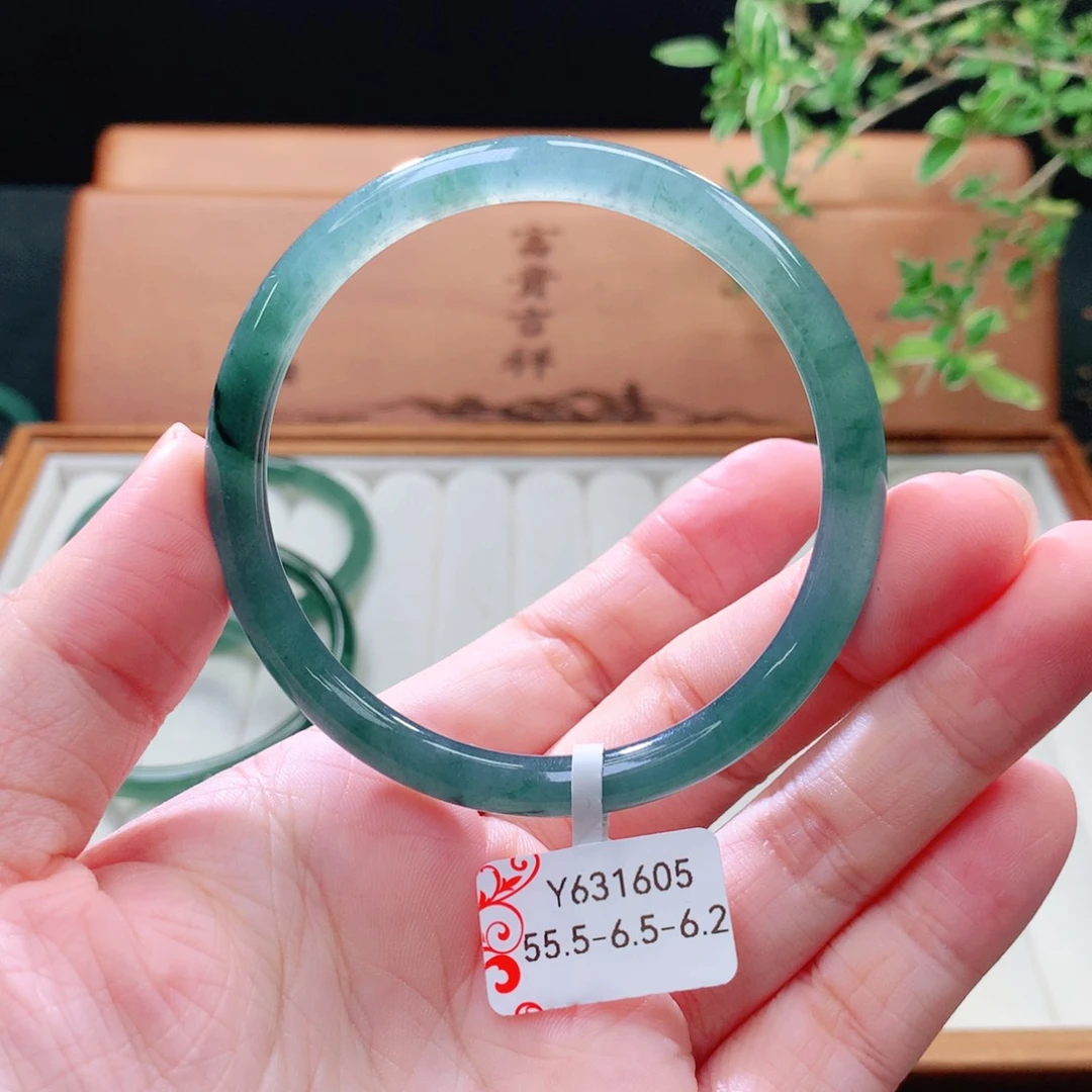 未镶嵌手镯（圆镯）翡翠