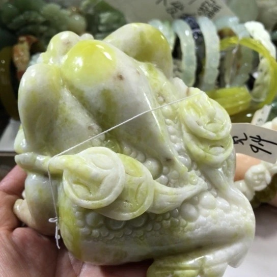 岫玉未镶嵌摆件金蟾