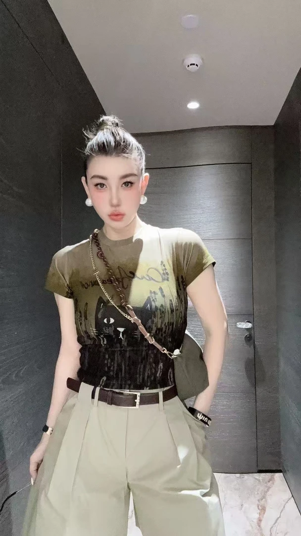 【HAV】  新款时髦百搭圆领修身显瘦渲染卡通猫咪短袖套头上衣