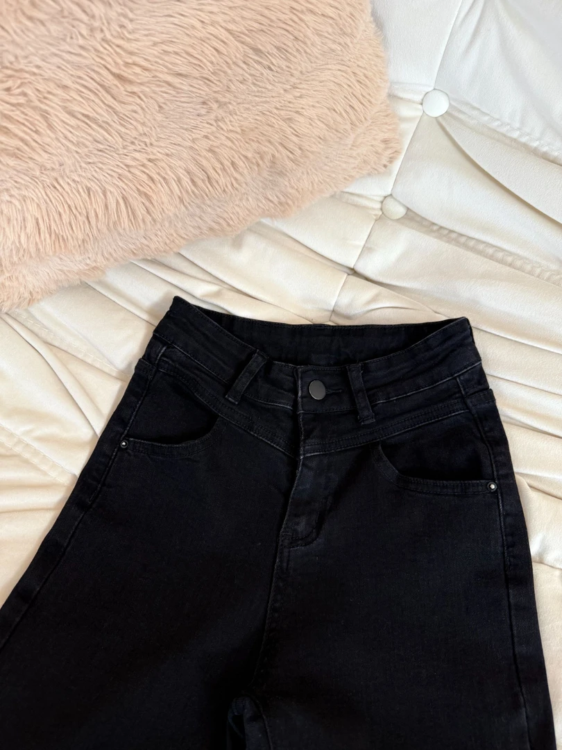 QiQi【黑牛仔】新款休闲微喇牛仔裤女显瘦修身四面弹长裤-0833