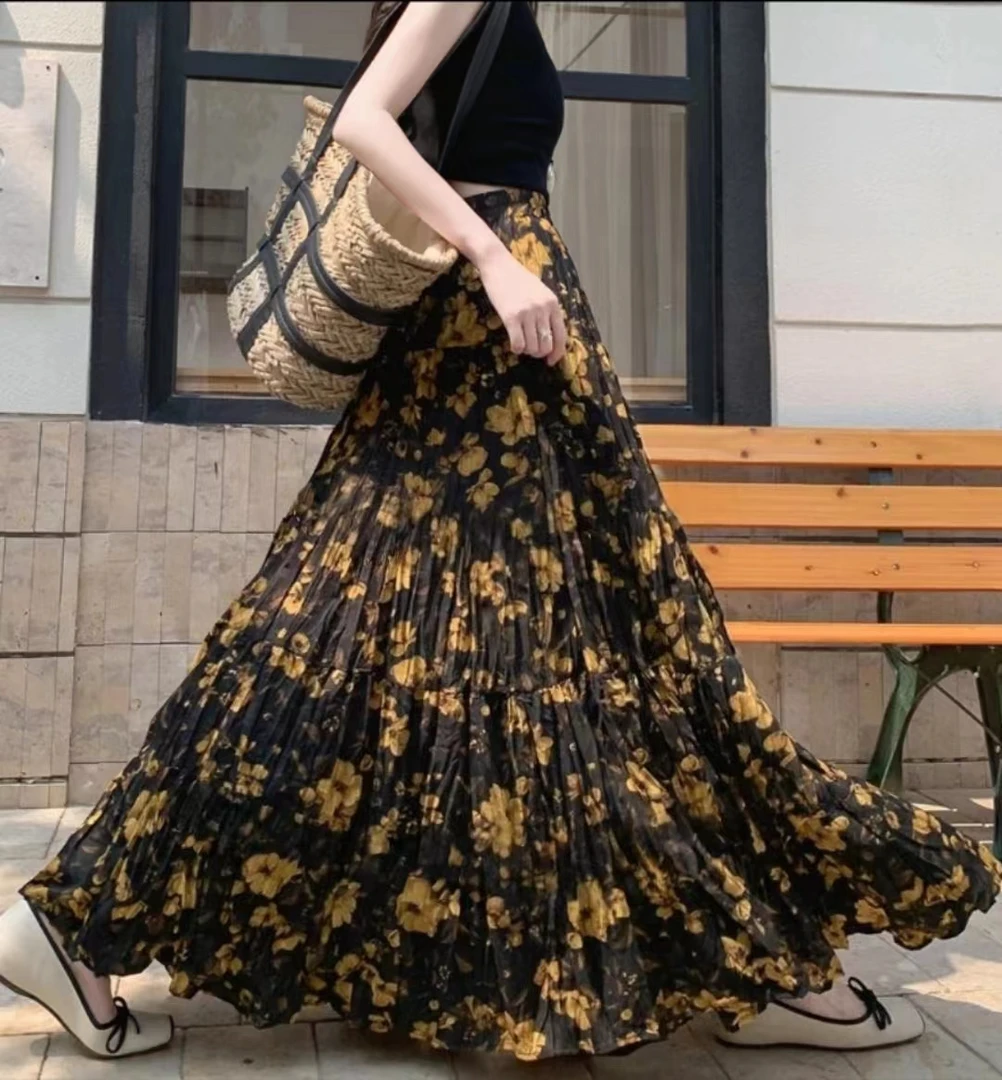 休闲度假风时髦碎花褶皱长裙女2025秋季新款时尚垂坠感a字半身裙