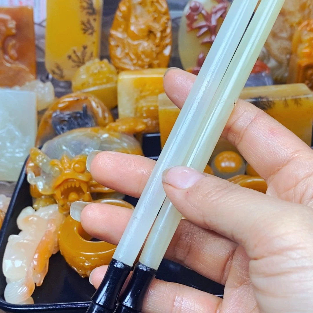 未镶嵌石英质玉（黄龙玉）颈饰