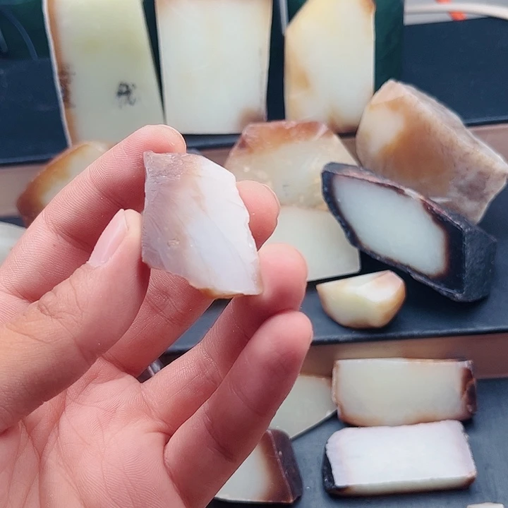 和田玉（糖玉）未镶嵌颈饰