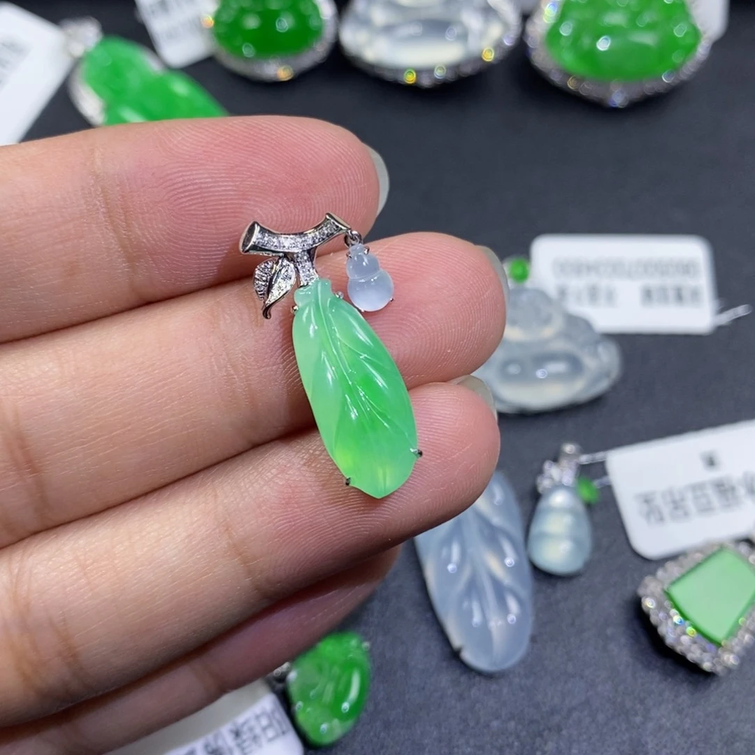 【闪购商品】翡翠18K金镶嵌颈饰吊坠