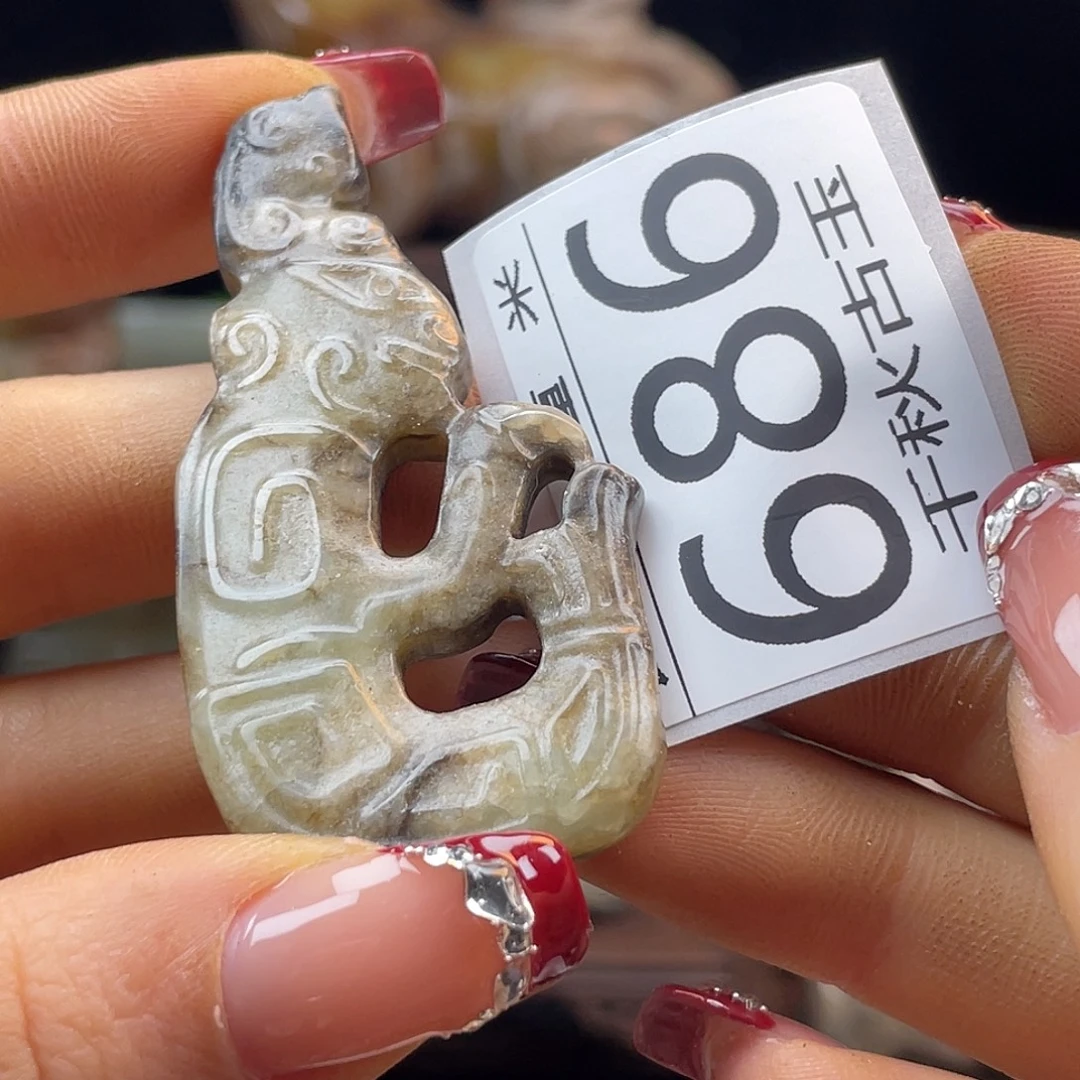 也***品和田玉未镶嵌颈饰