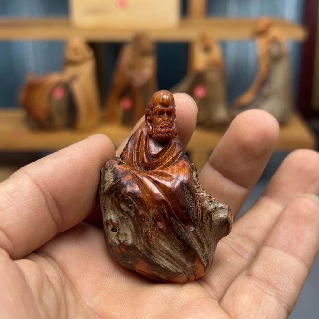 卢***斯木崖柏木摆件手把件