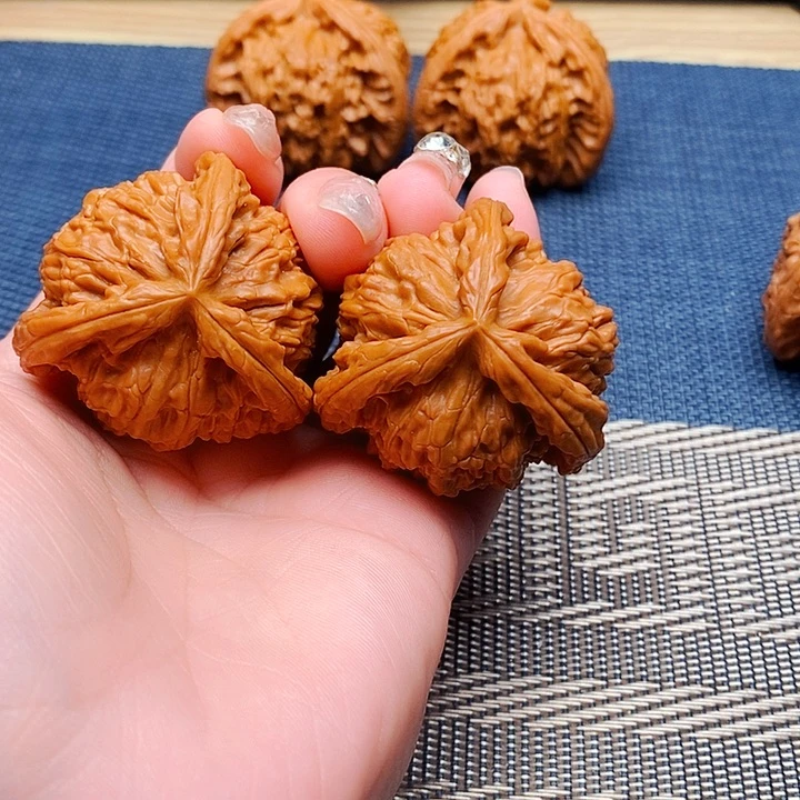 雪***吊坠文玩核桃三棱