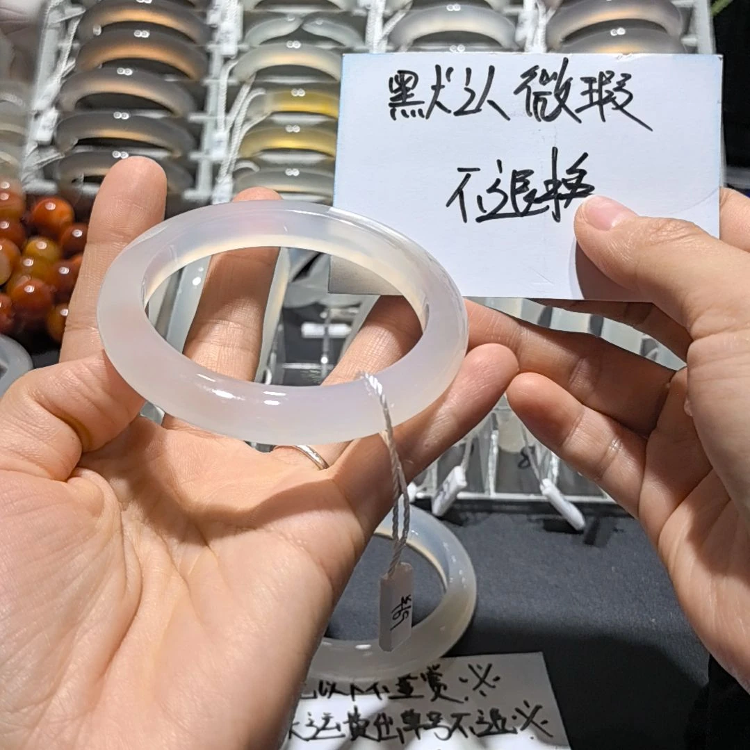 玛瑙/玉髓未镶嵌手镯有内裂，不退换