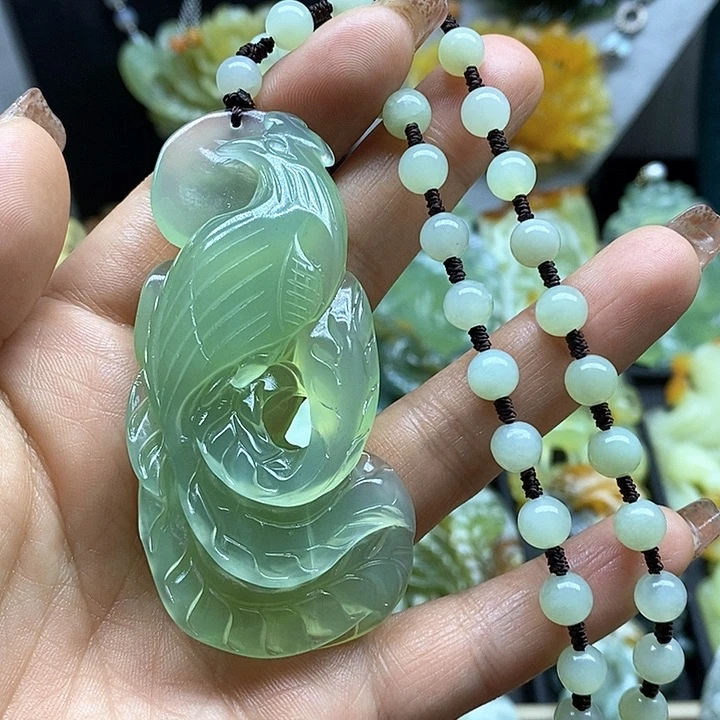 蛇纹石玉挂件未镶嵌