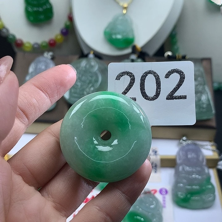 吊坠(赠链)未镶嵌翡翠