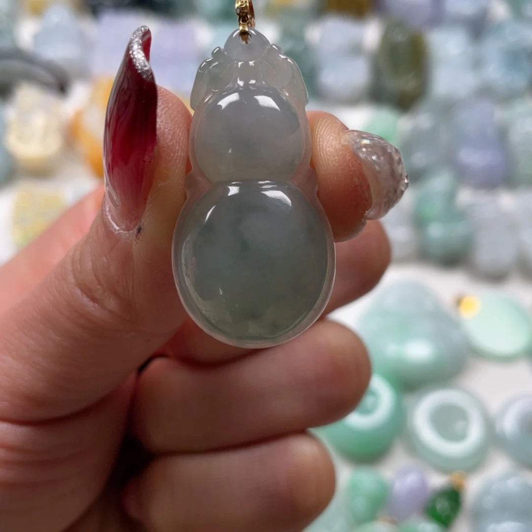 翡翠吊坠(赠链)未镶嵌
