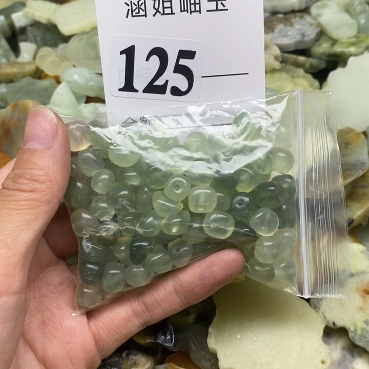 未镶嵌蛇纹石玉颈饰