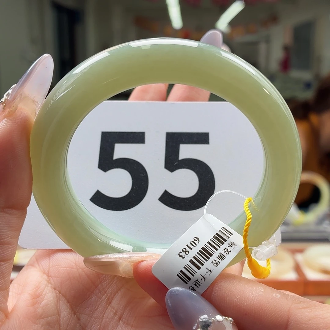 和田玉手镯未镶嵌纹