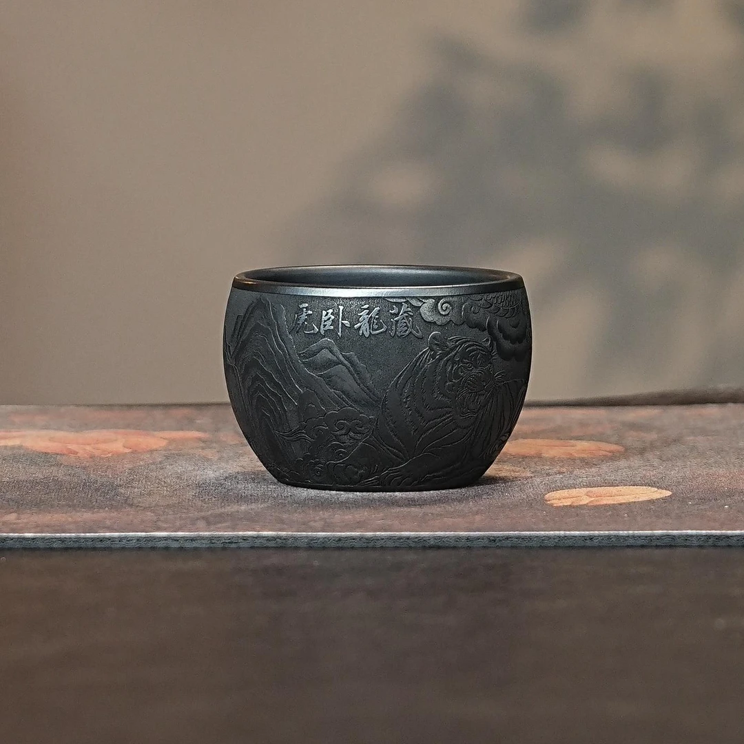 宜兴全手工紫砂茶具 原矿石黄泥料刻绘藏龙卧虎紫砂主人杯