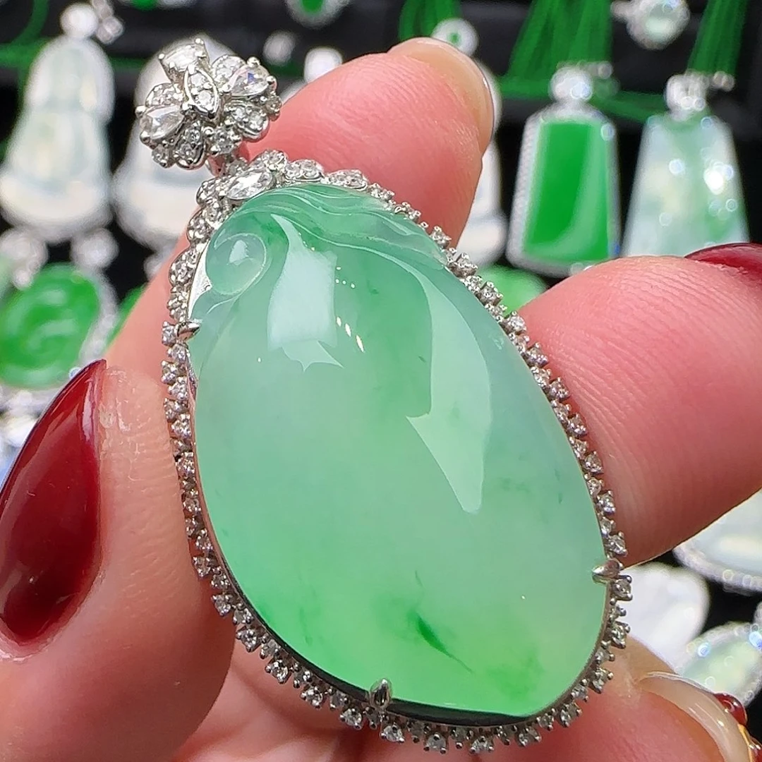 翡翠18K金镶嵌颈饰天然翡翠