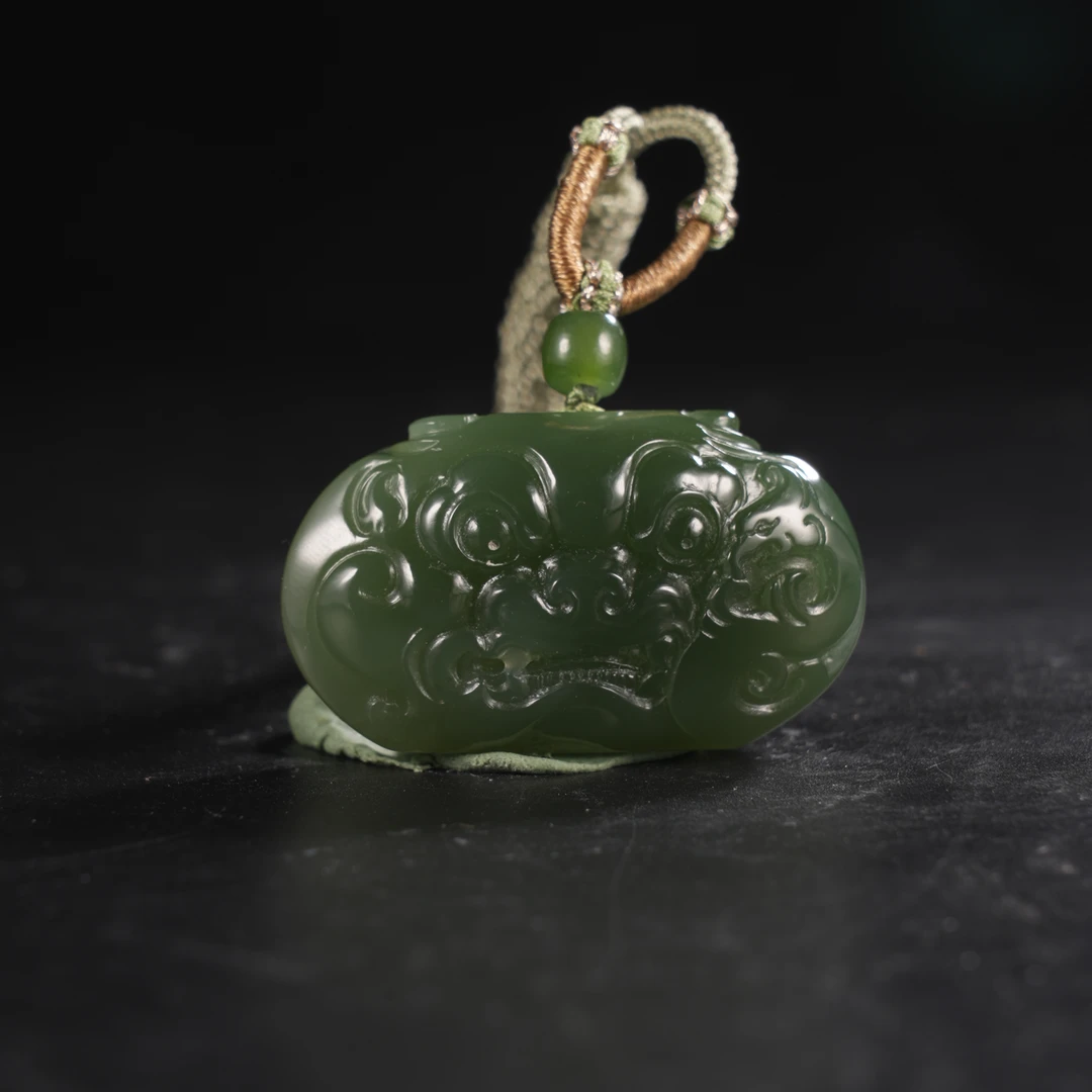 lot28老坑碧玉兽面挂牌/保利拍卖