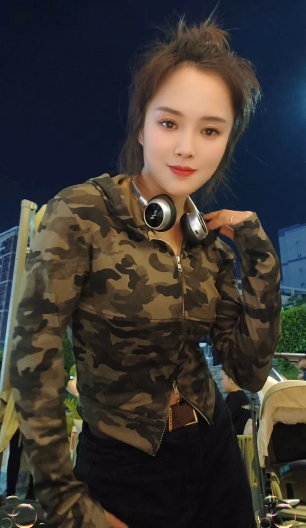 HC005辣妹迷彩长袖连帽外套女装修身显瘦拉链短款