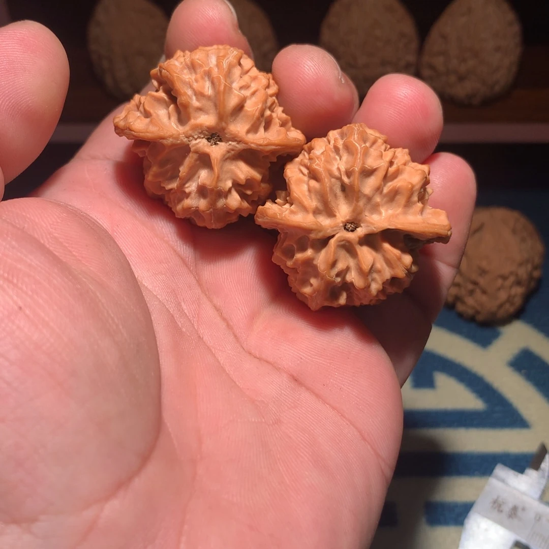 文玩核桃吊坠苹果