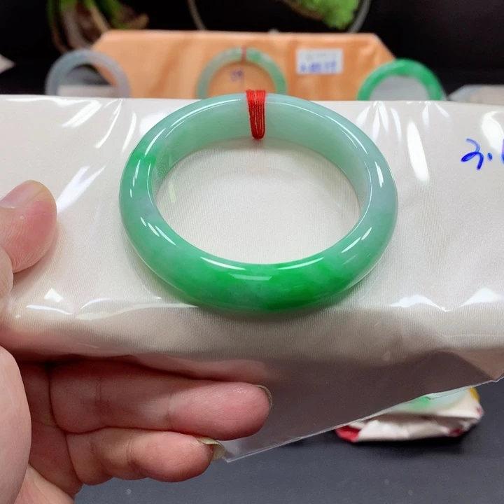 翡翠手镯未镶嵌54圈口