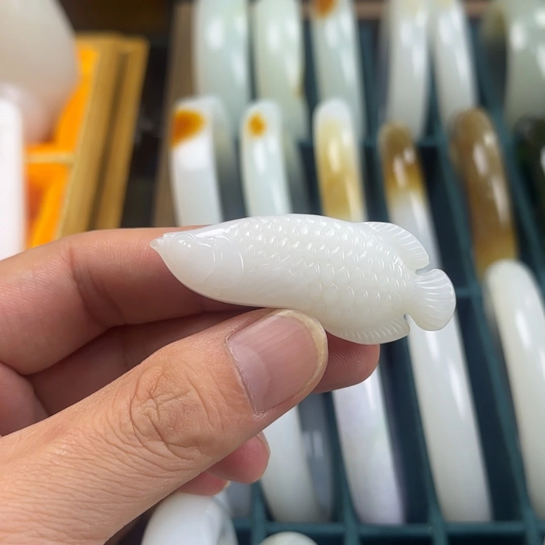 颈饰未镶嵌和田玉年年有鱼