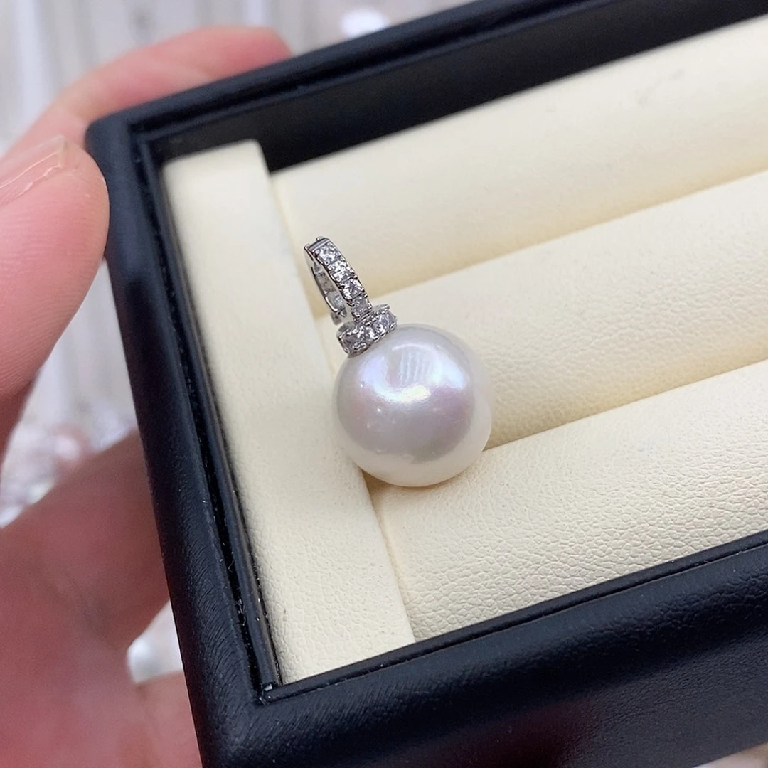 淡水珍珠合金吊坠(赠链)14mm左右有瑕疵