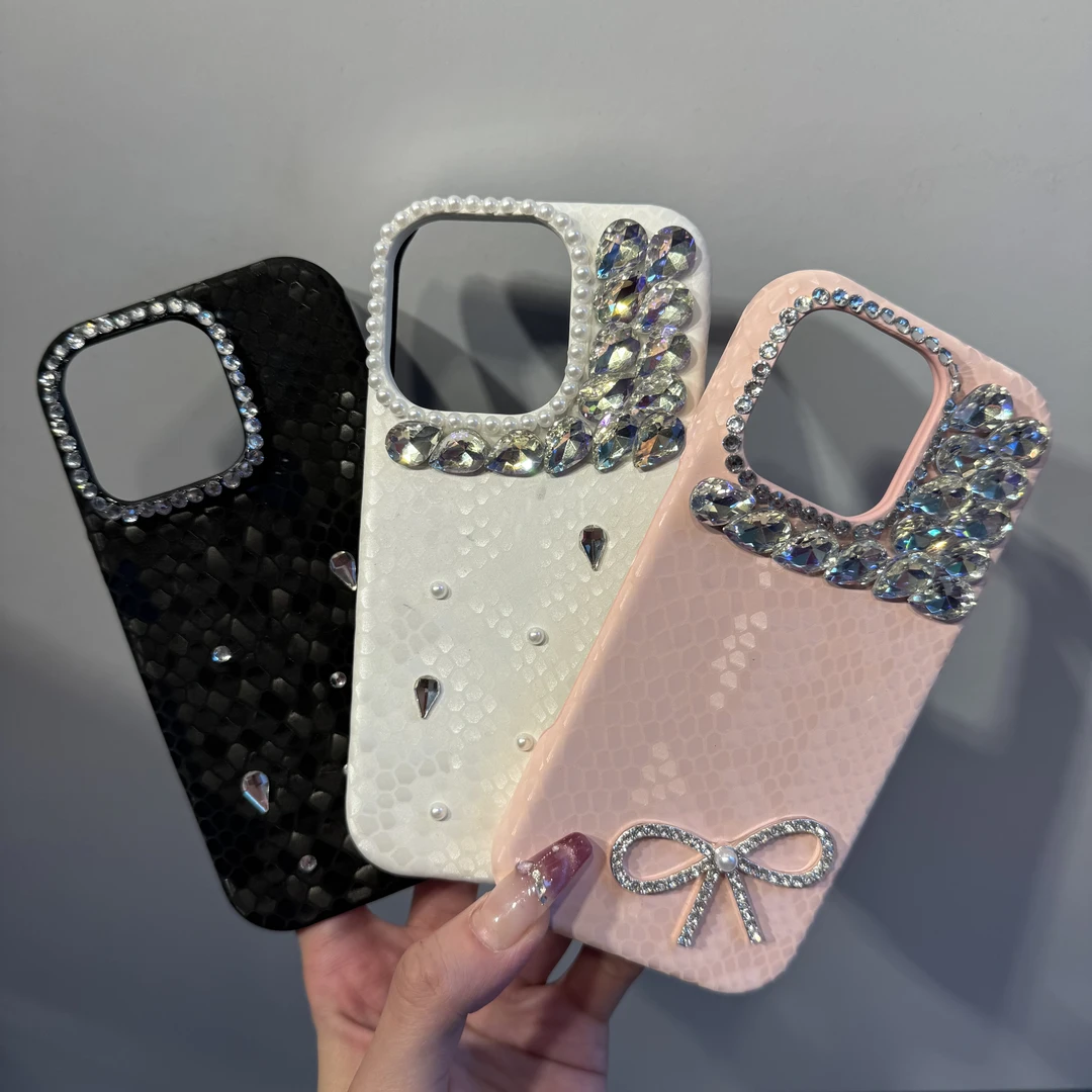 轻奢简约皮纹珍珠堆钻适用于iPhone15蝴蝶结华为半包16promax壳
