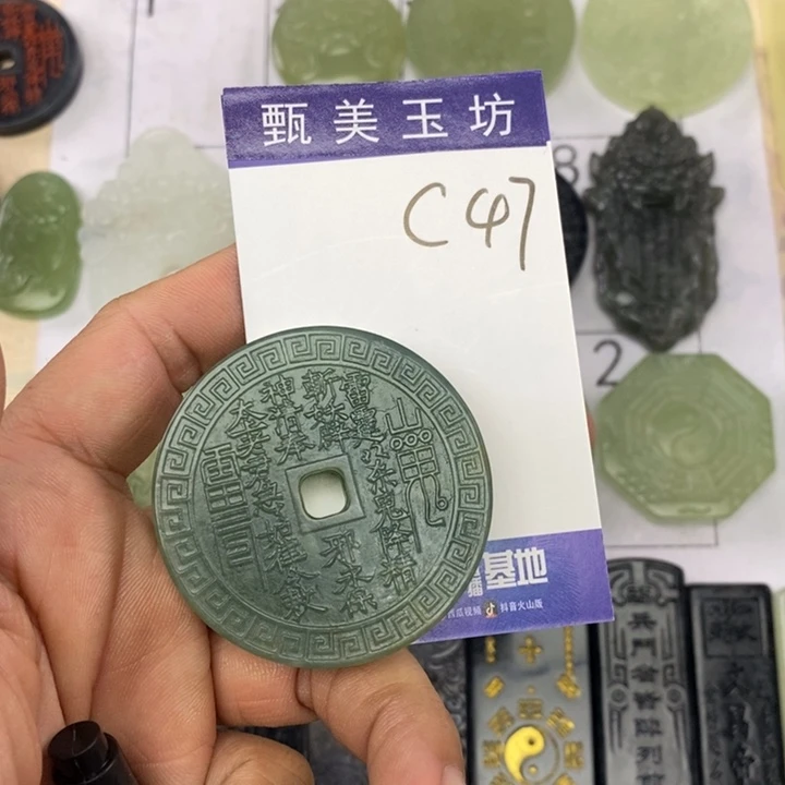 姑***头岫玉未镶嵌颈饰挂件