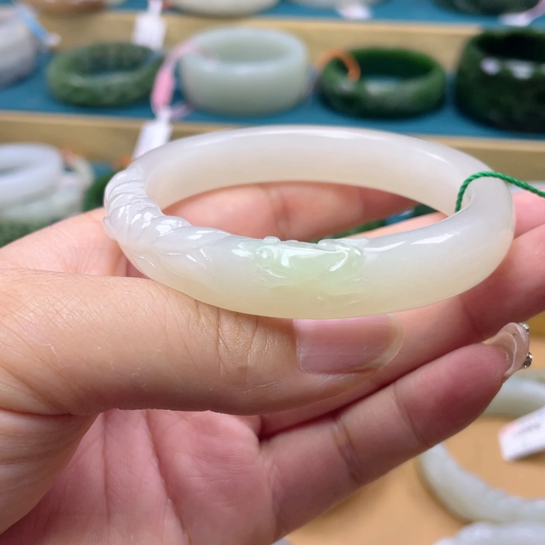 和田玉手镯未镶嵌32