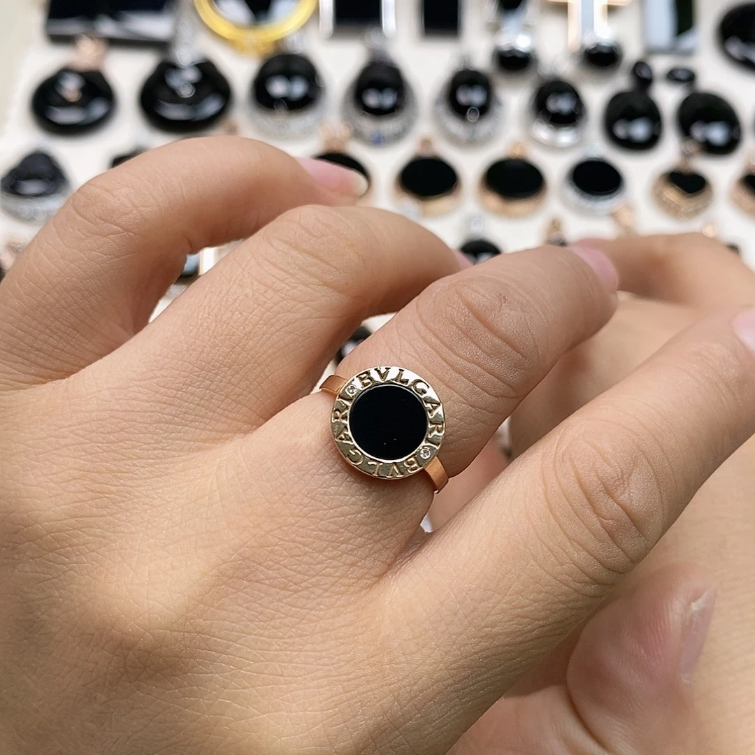 翡翠18K金镶嵌戒指