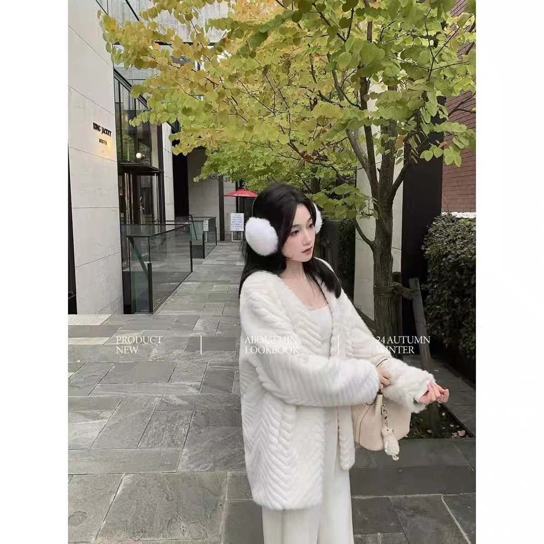 米白貂绒中长女外套