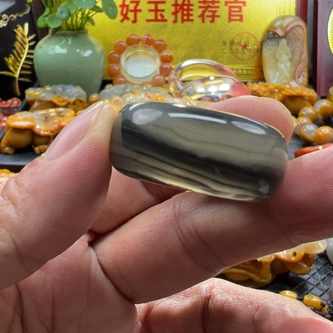 小***草颈饰未镶嵌石英质玉