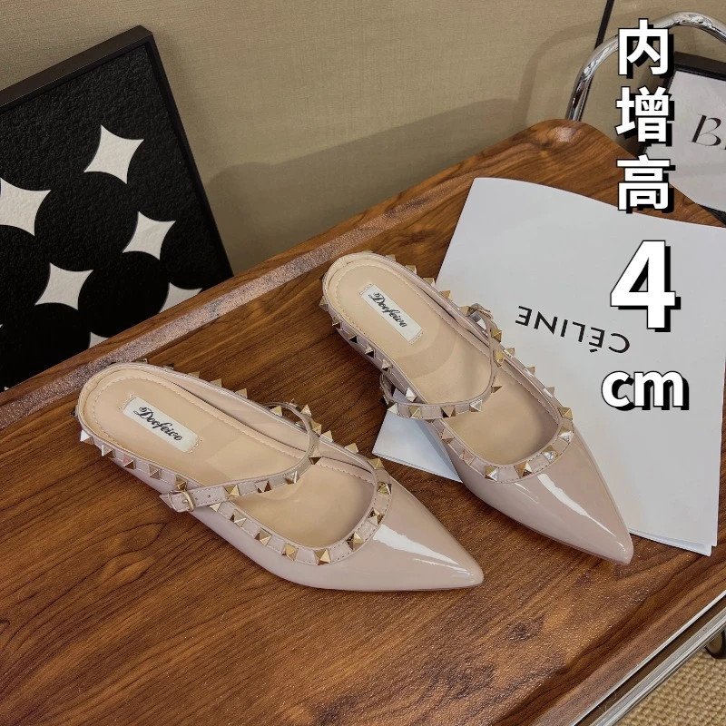 尖头内增高4CM铆钉包头拖女小个子新款欧美一字扣带外穿女凉拖鞋