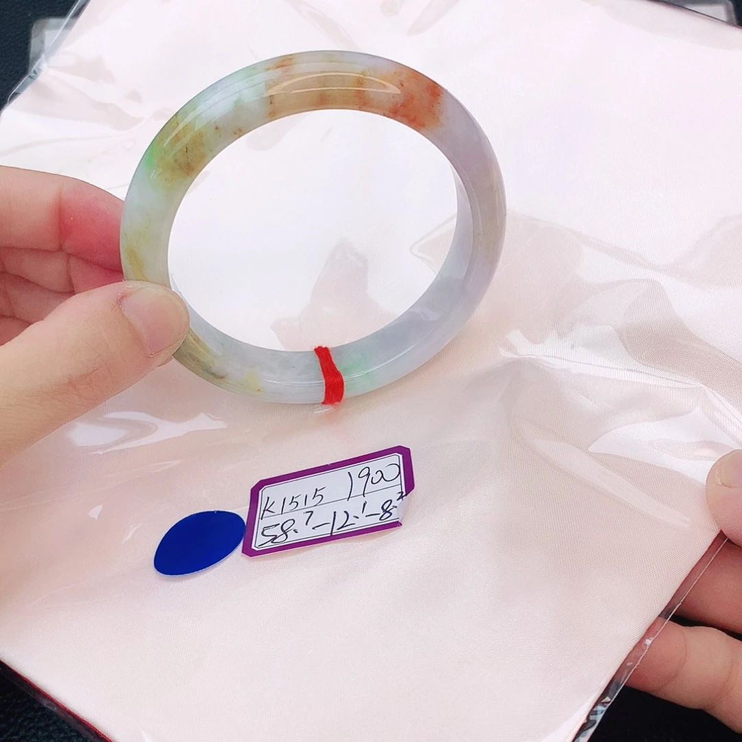 翡翠手镯未镶嵌翡翠