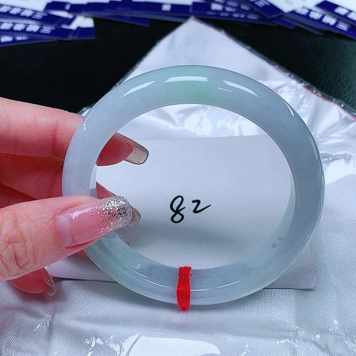 翡翠手镯未镶嵌翡翠手镯未镶嵌