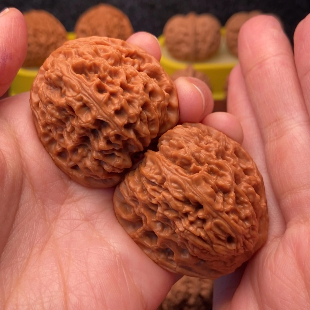 把件文玩核桃42红皮南疆石“漏”