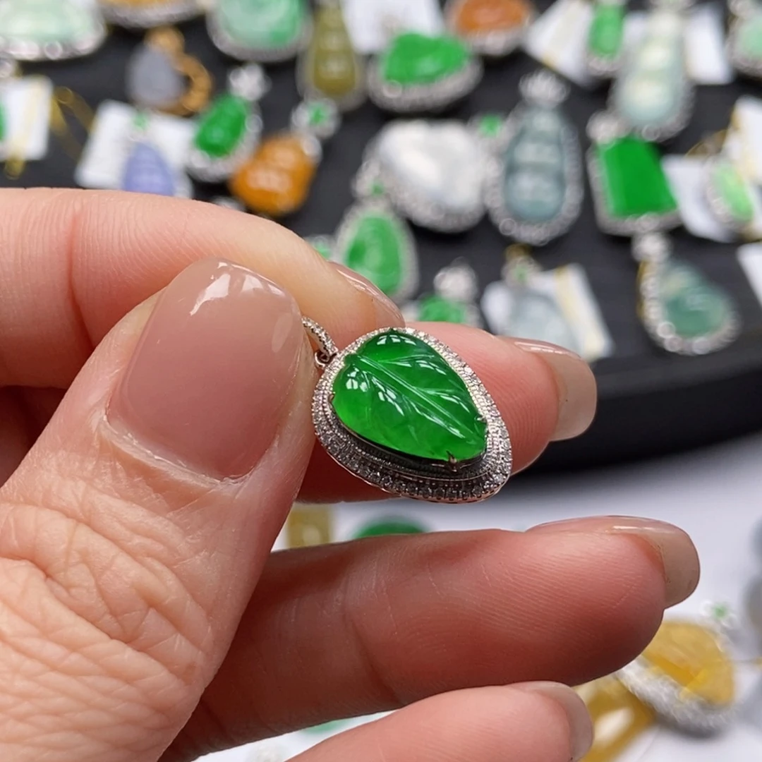 翡翠18K金镶嵌颈饰