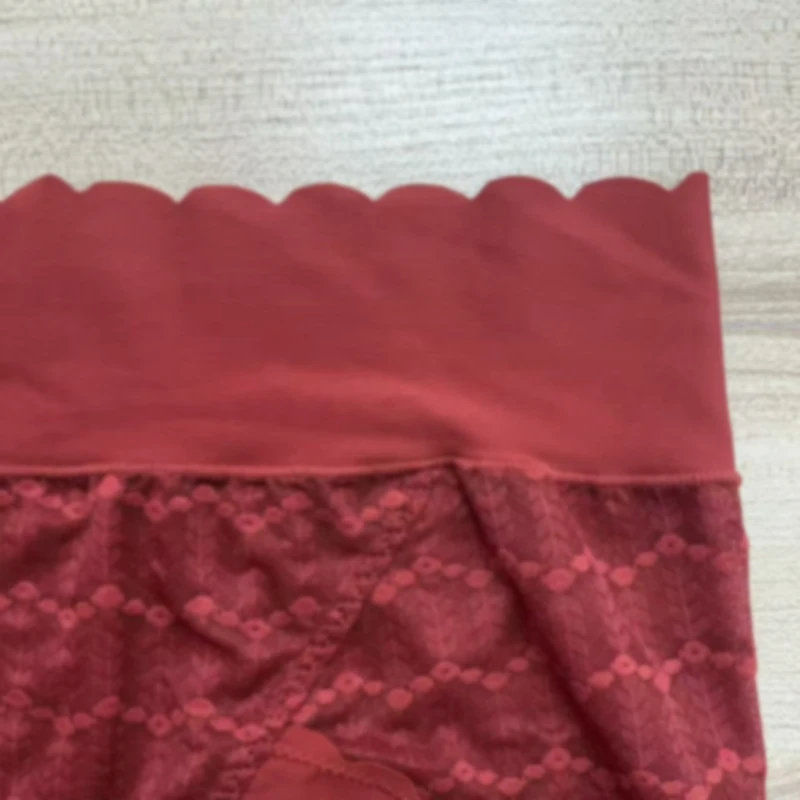 1072剪标安可拉红蕾丝内裤