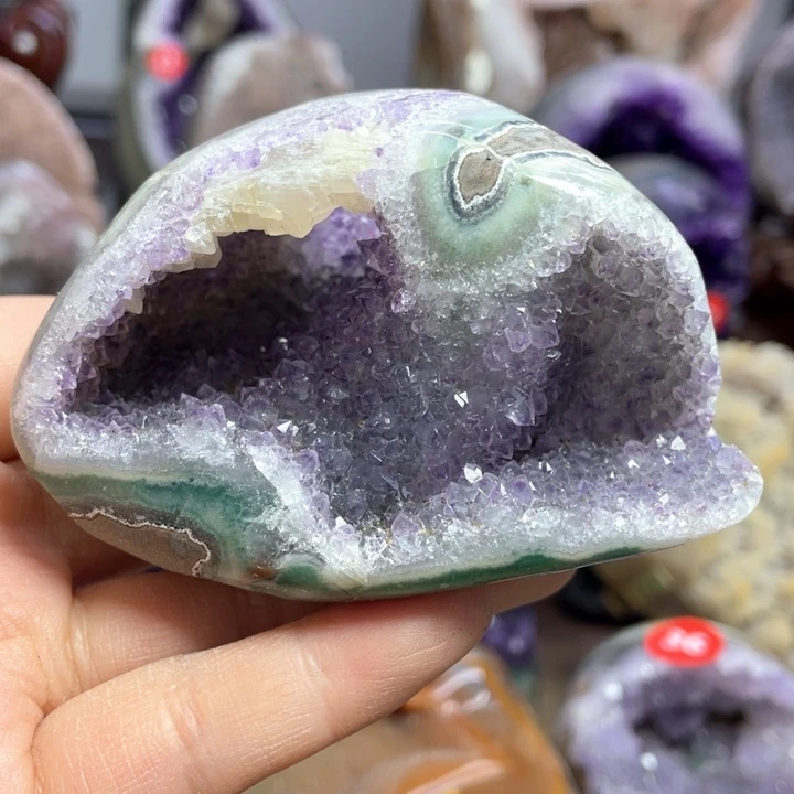 水晶摆件未镶嵌捡漏