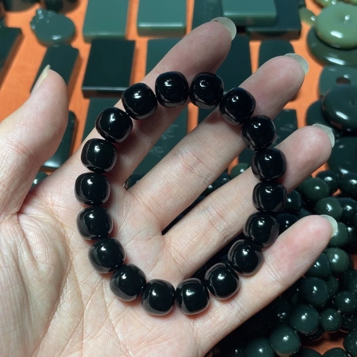 东***佛和田玉（青玉）未镶嵌颈饰