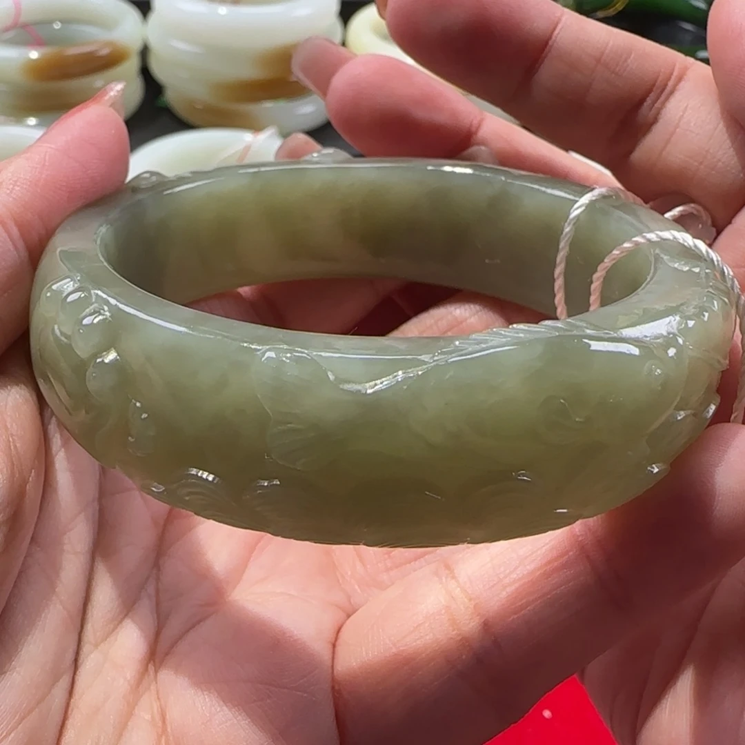 和田玉手镯未镶嵌