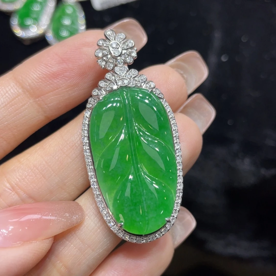 翡翠颈饰18K金镶嵌天然缅甸翡翠