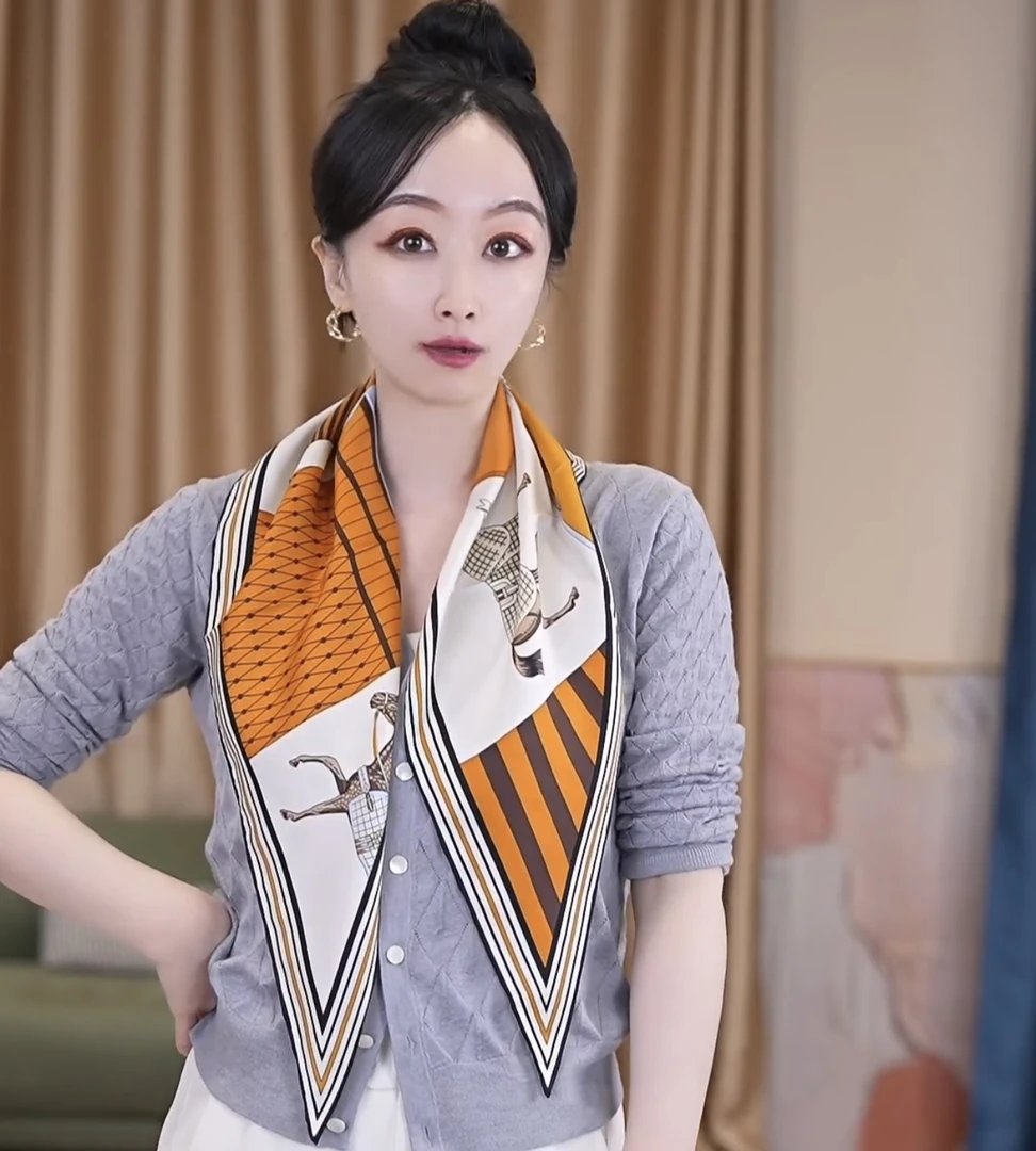 100桑蚕丝斜纹绸菱形巾丝巾女气质百搭时尚洋气真丝围巾披风骏马