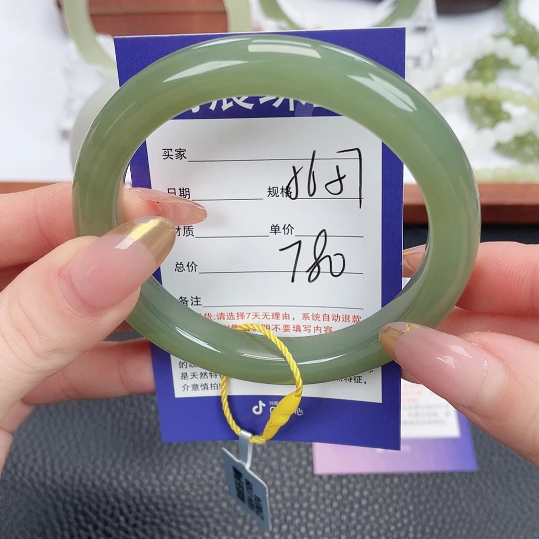 和田玉未镶嵌手镯