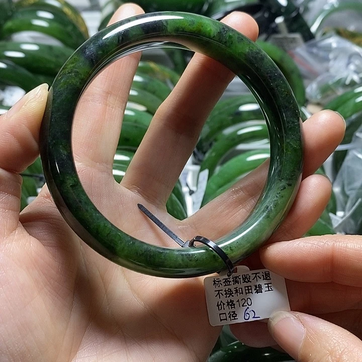 和田玉（碧玉）手镯未镶嵌正圈62口径