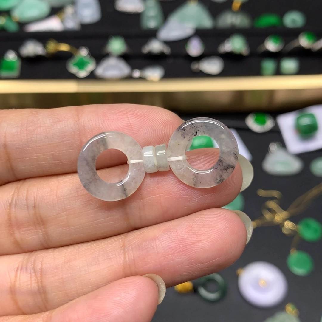 吊坠(不含链)未镶嵌翡翠耿****.有纹裂
