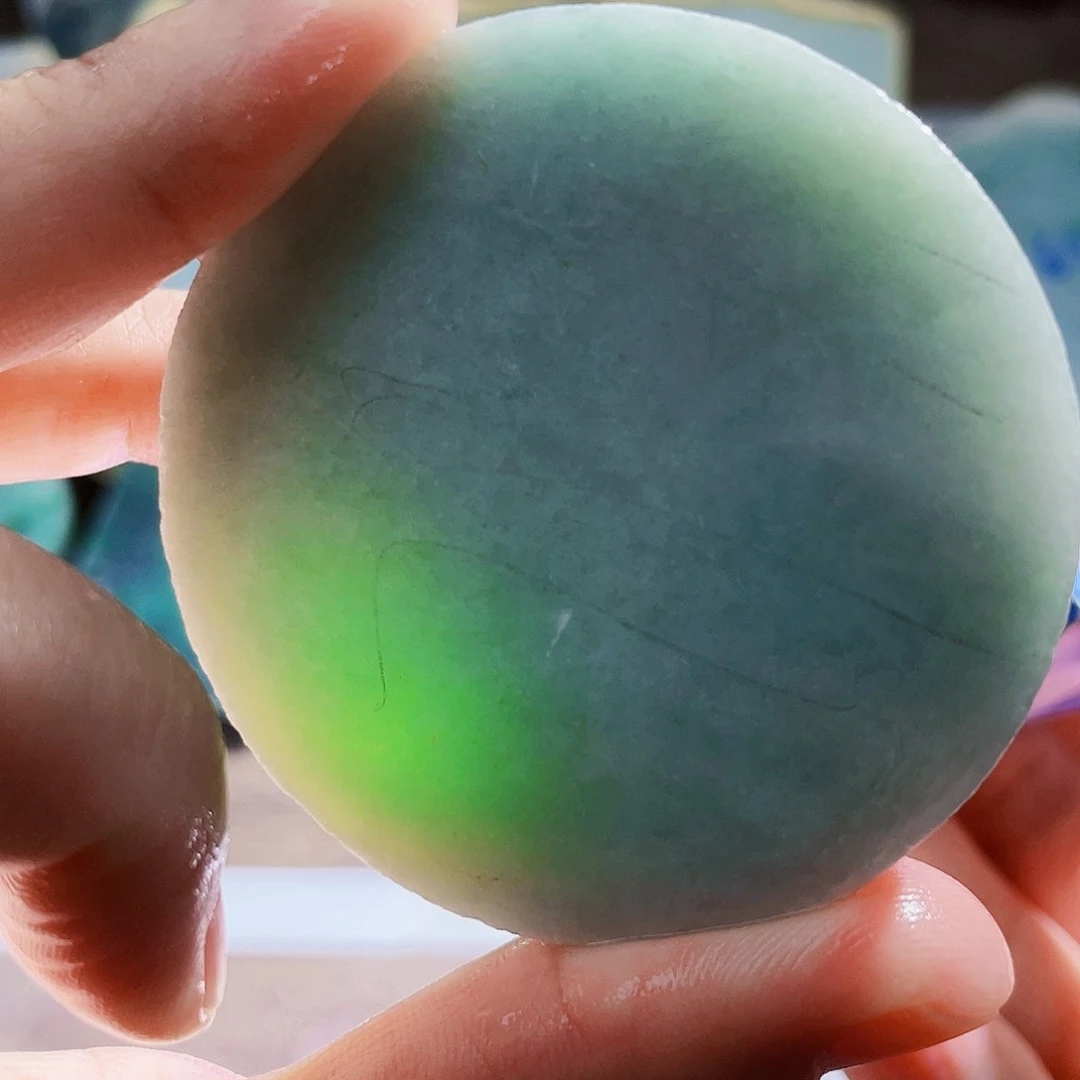 翡翠未镶嵌颈饰毛料13